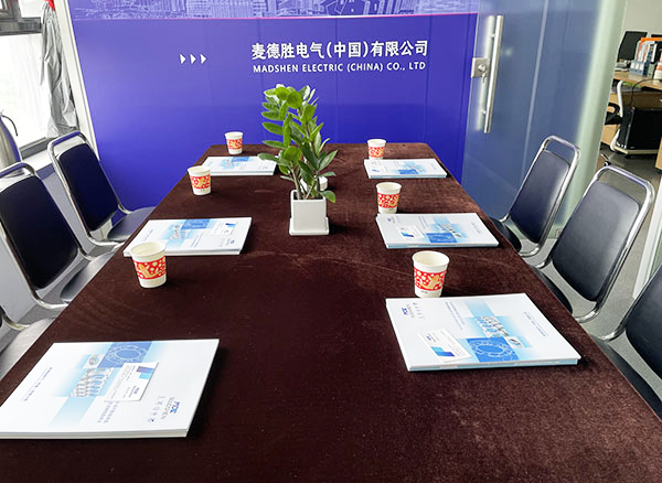 糖心官网在线观看会议室.png